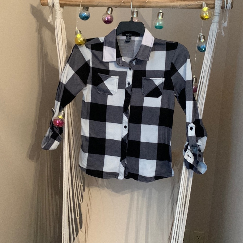 3/$15 Junior- Rue 21- Medium black & white check button up